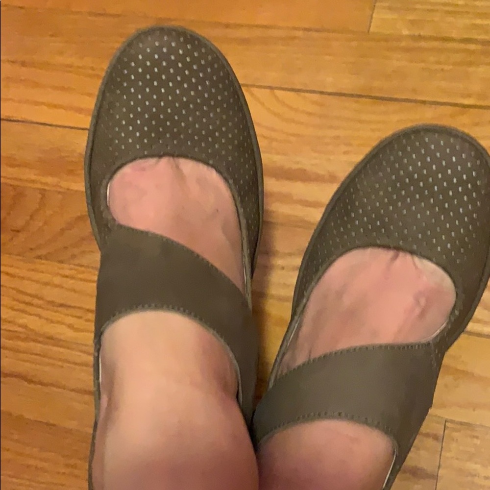 Shoes - Picture 4 of 8